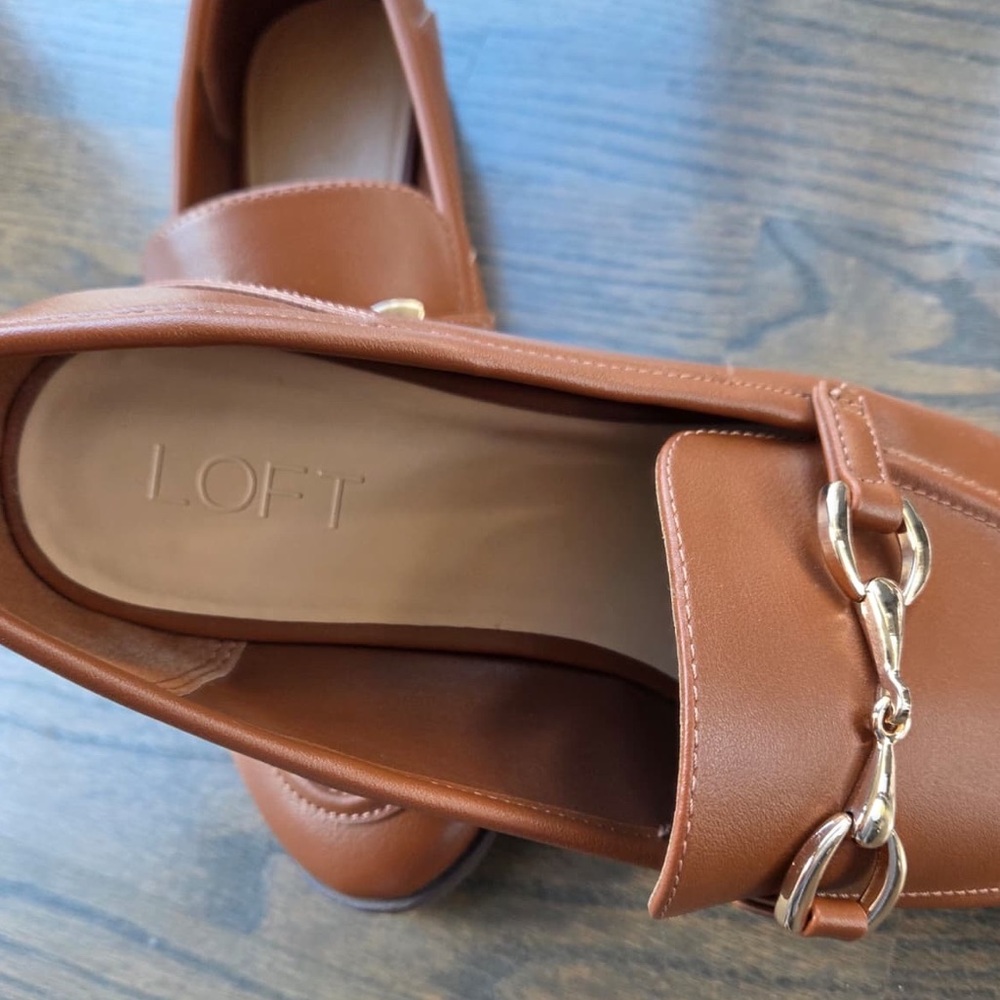 LOFT Women’s Brown Loafers with Gold Accent - Picture 4 of 5